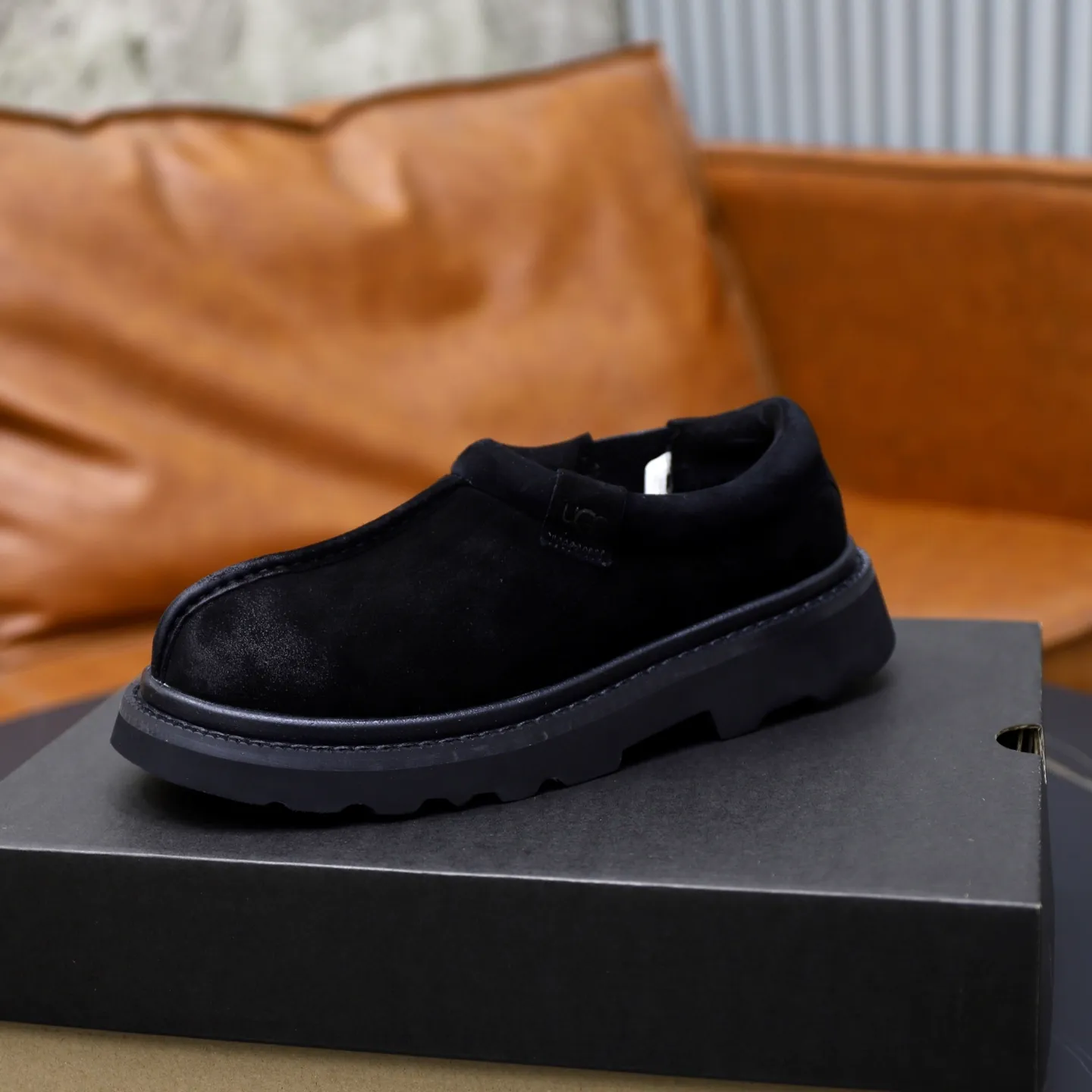 Ex-factory price: 580💰Thick wool imported from Australia Brand: UGG genuine purchasing agent Size: 39-45 Grade: Official website 1:1 Material: First layer of genuine leather waterproof and antifreeze upper Real wool lining Original non-slip soft wear-resistant outsole Style category: Men's casual shoes Trendy style Comfortable on the feet Color: Official website color synchronization